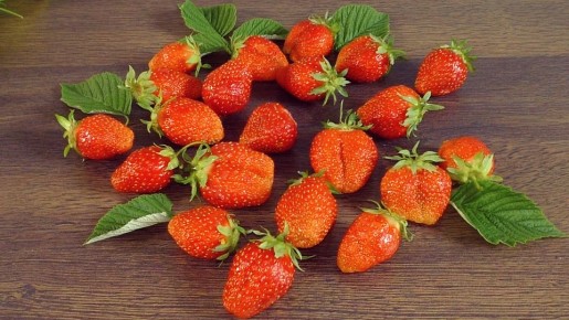 Быстрый ягодный пирог с клубникой: легкий рецепт для любого повода