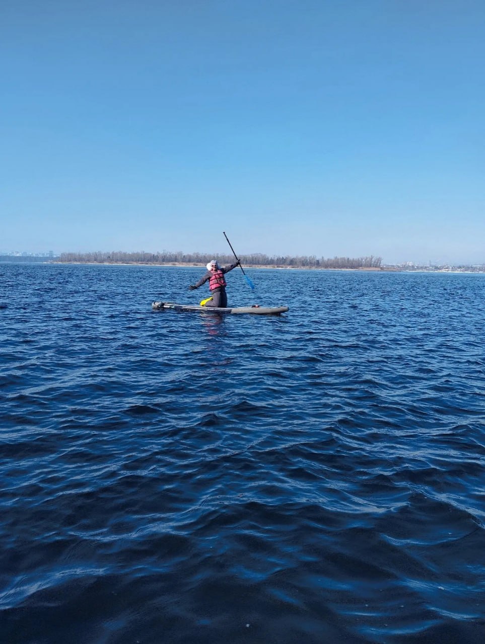 Кто как провёл выходные?. Наша коллега, директор по маркетинговым коммуникациям и продакшн телекомпании «ЛАДА-МЕДИА» Марина Шикина – уже на сапах с друзьями! «Волга ещё не везде освободилась от ледового плена, а самые...
