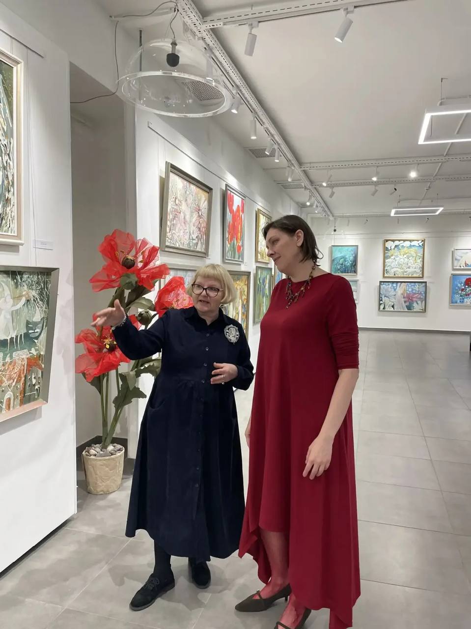 «Не работа, а сплошной праздник» - такие мысли приходят, когда заходит речь о сотрудниках сферы культуры. «Не работа, а сплошной праздник» - такие мысли приходят, когда заходит речь о сотрудниках сферы культуры.