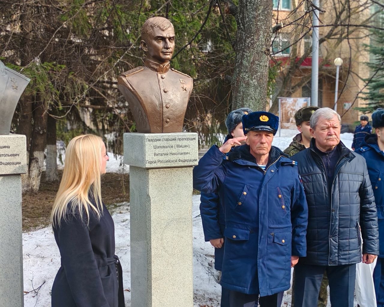 В Тольятти открыли бюст Герою России В Тольятти открыли бюст Герою России