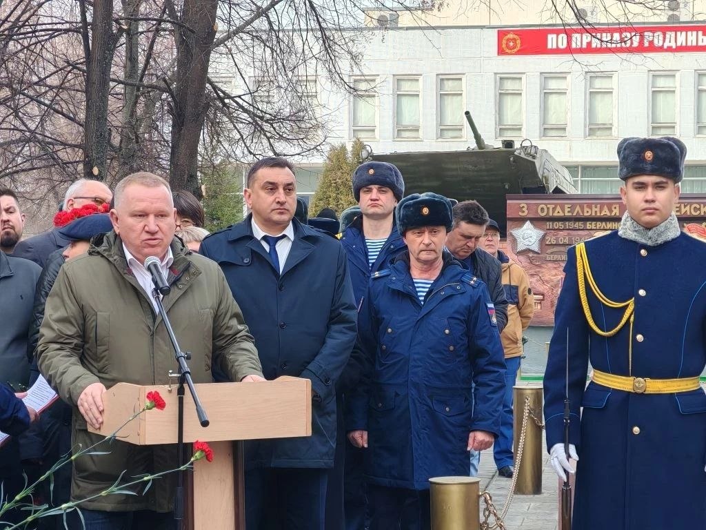 В Тольятти открыли бюст Герою России В Тольятти открыли бюст Герою России