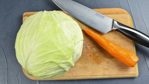 Как приготовить хрустящий капустный салат, который вернет в детство