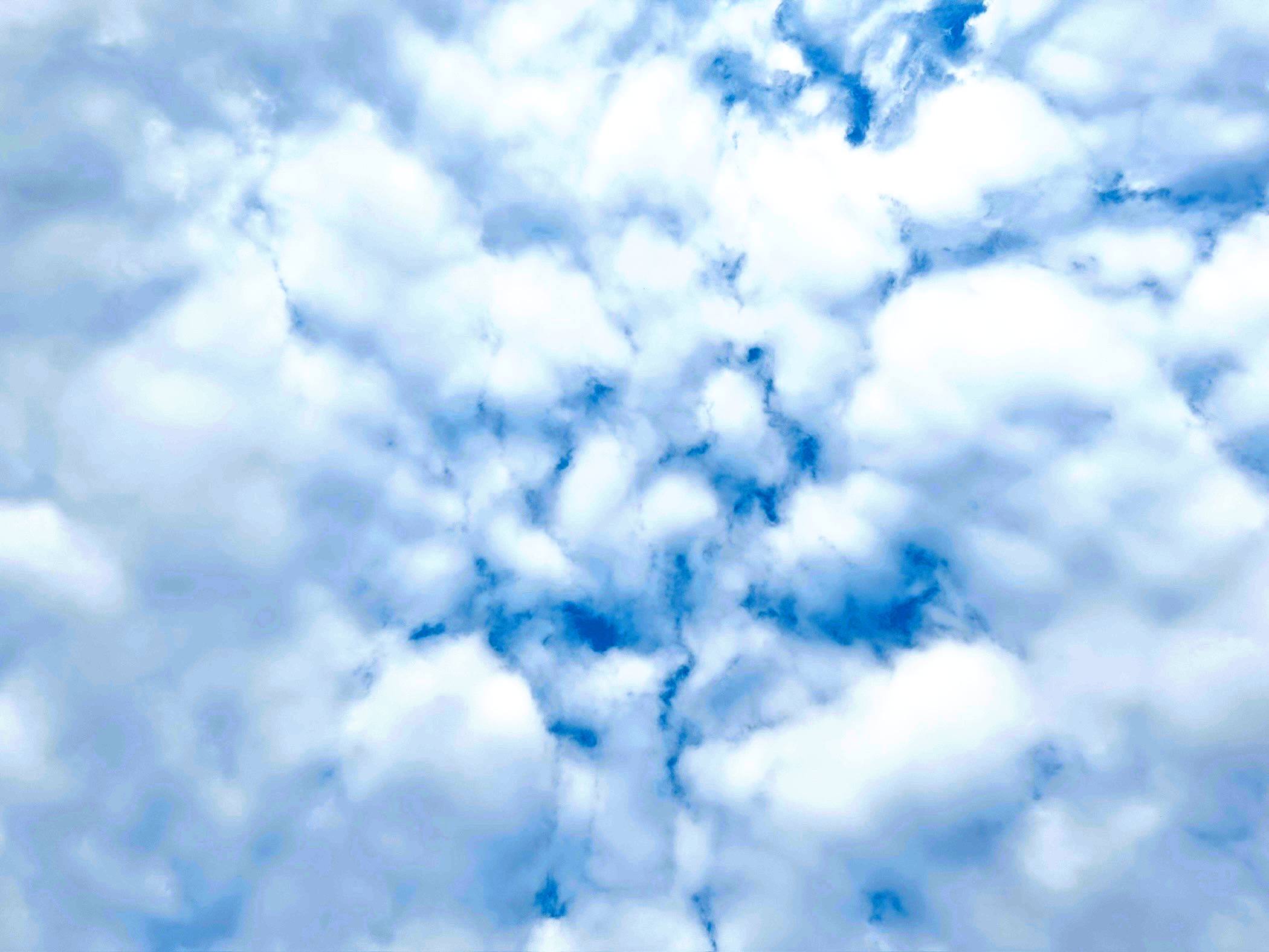 Утренний свет уже пробивается сквозь облака, напоминая, что каждый день — это новый шанс для ярких эмоций и свершений!