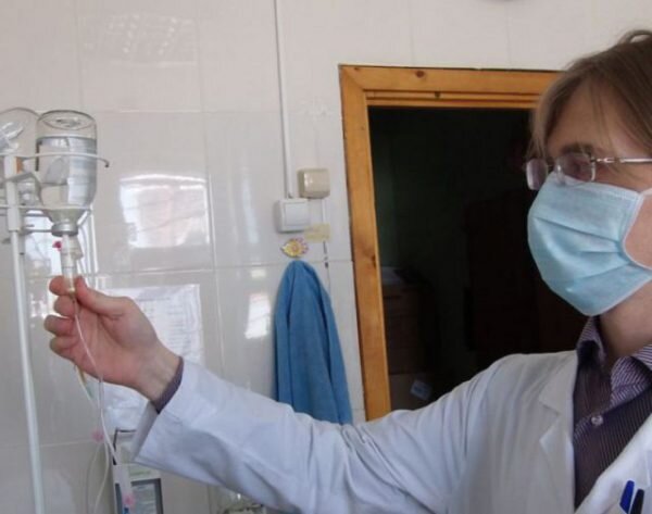 Как капельницы помогают при запое: всё, что нужно знать