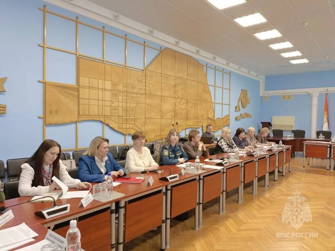 Безопасность детей — в руках взрослых: в Тольятти обсудили профилактику пожаров