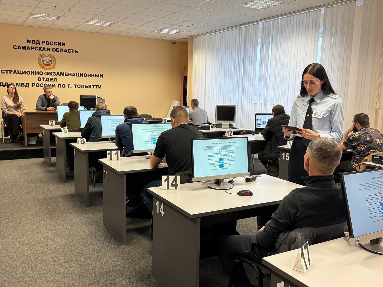 В Тольятти в рамках общественного контроля за деятельностью полиции и популяризации государственных услуг в электронном виде заместитель председателя Общественного совета при территориальном органе внутренних дел Николай...