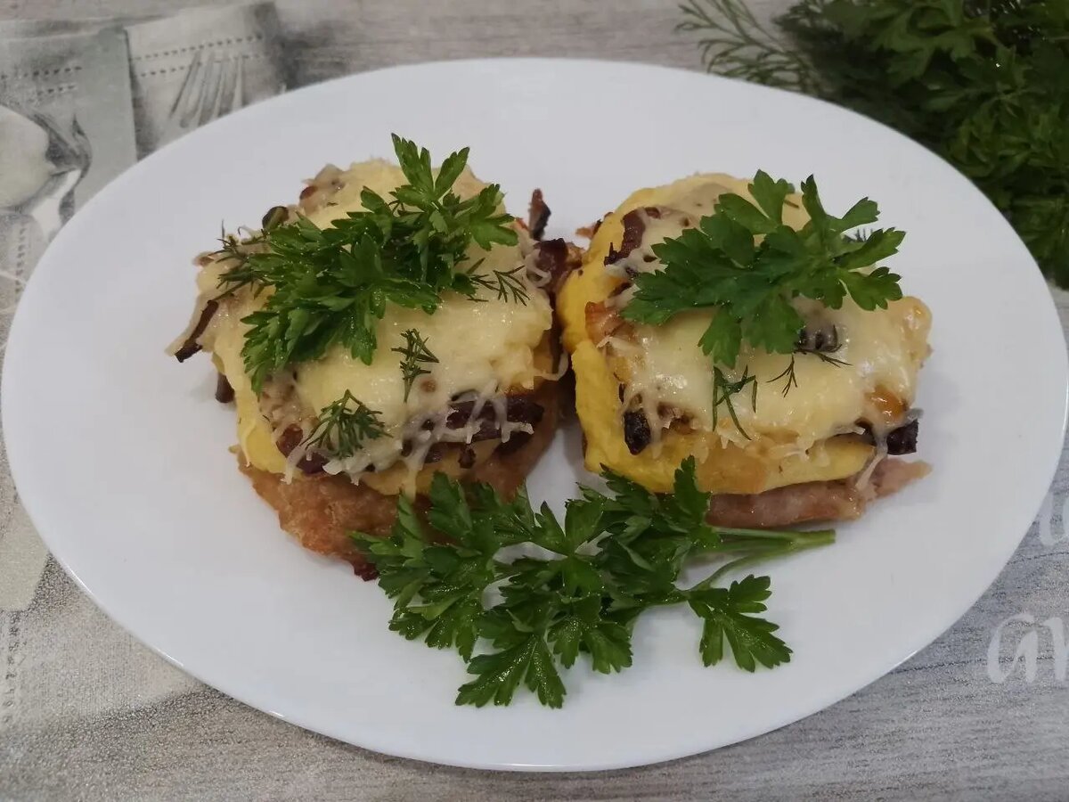 Ужин, который удивляет: сытные мясные стожки с грибами и пюре