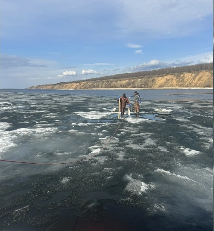 Двух «мамонтят» с удочками унесло на льдине под Тольятти Двух «мамонтят» с удочками унесло на льдине под Тольятти