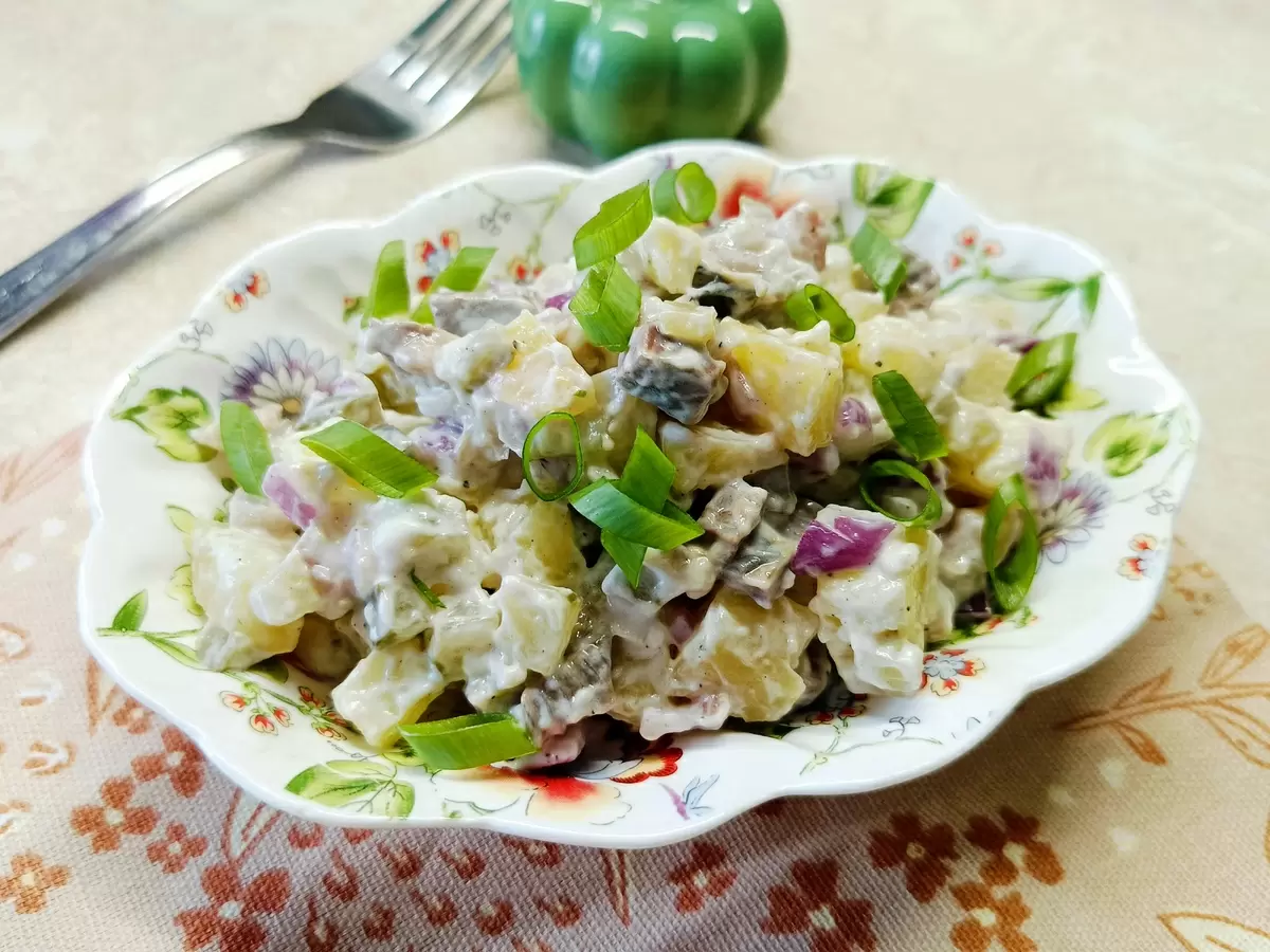 Картофельный салат с селедкой: идеальный выбор для праздничного стола