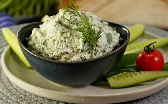 Нежная закуска с брынзой и черемшой: кёрёзёт на ваш стол