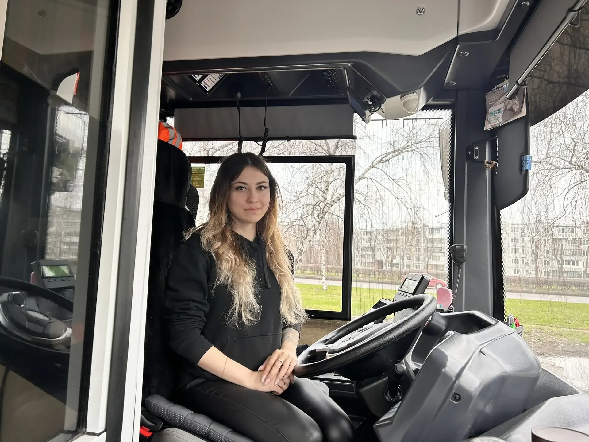Увидели хрупкую девушку за рулём троллейбуса? Не удивляйтесь!