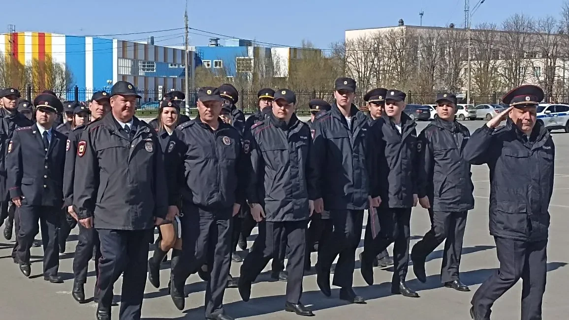 Стройность и выправка!. На площади Свободы прошёл традиционный весенний строевой смотр гарнизона полиции Тольятти Стройность и выправка!. На площади Свободы прошёл традиционный весенний строевой смотр гарнизона полиции Тольятти