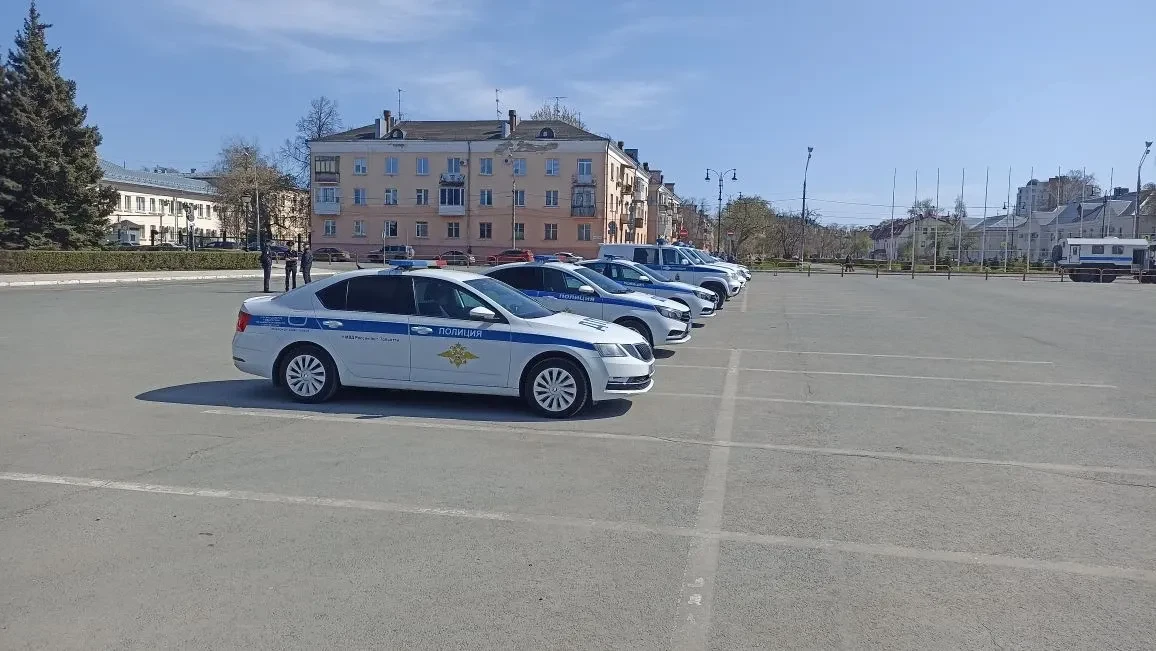 Стройность и выправка!. На площади Свободы прошёл традиционный весенний строевой смотр гарнизона полиции Тольятти Стройность и выправка!. На площади Свободы прошёл традиционный весенний строевой смотр гарнизона полиции Тольятти