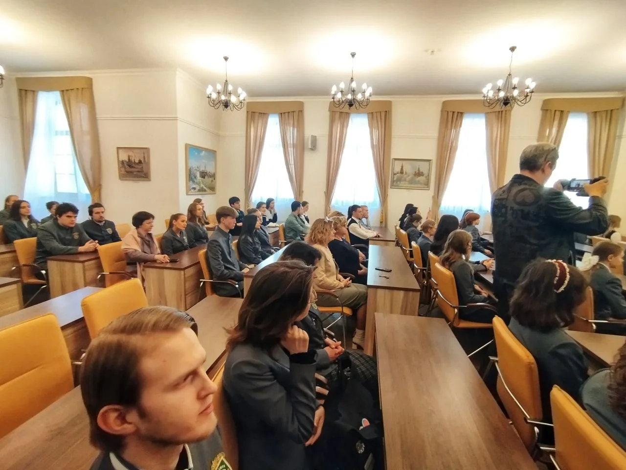 Губернатор Самарской области Вячеслав Федорищев сегодня работает в Тольятти