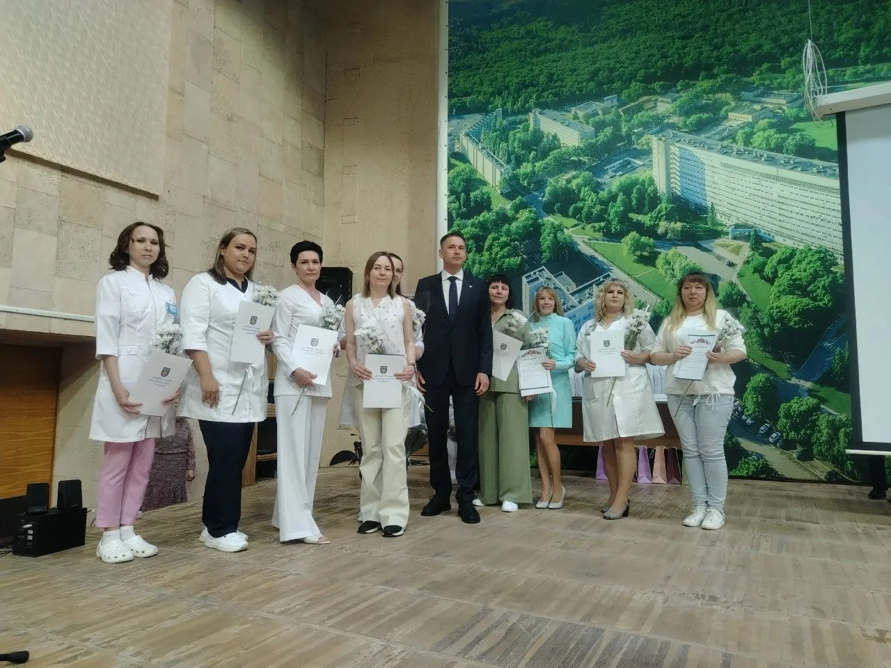 Работа, где любовь к людям - основа! Работа, где любовь к людям - основа!