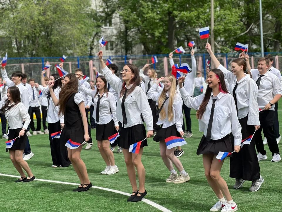 На территории гимназии №38 торжественно открыли спортплощадку На территории гимназии №38 торжественно открыли спортплощадку