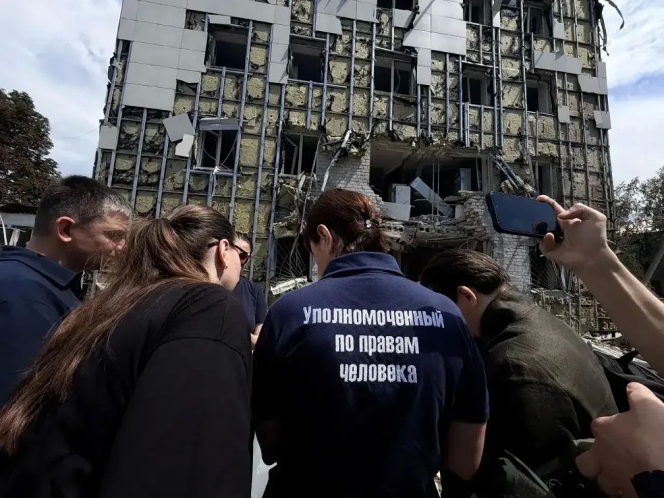 Иностранные журналисты прибыли на место трагедии в Старобельске Иностранные журналисты прибыли на место трагедии в Старобельске