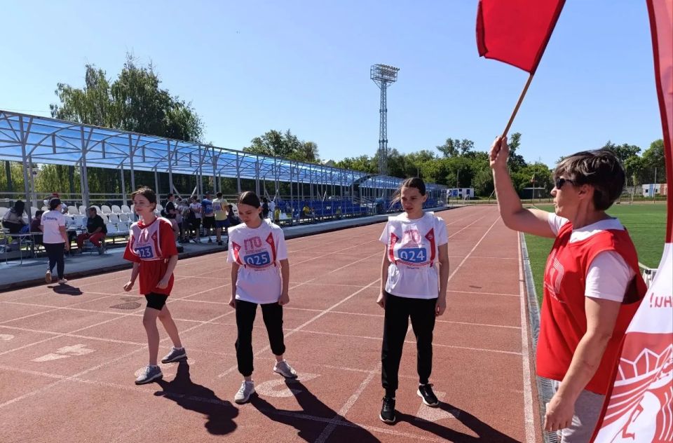 Вместе веселее!. В воскресенье на стадионе «Труд» прошел первый городской фестиваль «Многодетная миля» Вместе веселее!. В воскресенье на стадионе «Труд» прошел первый городской фестиваль «Многодетная миля»