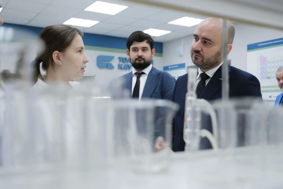 Вячеслав Федорищев: Первая половина дня посвящена развитию химической промышленности, важнейшей отрасли экономики Самарской области Вячеслав Федорищев: Первая половина дня посвящена развитию химической промышленности, важнейшей отрасли экономики Самарской области