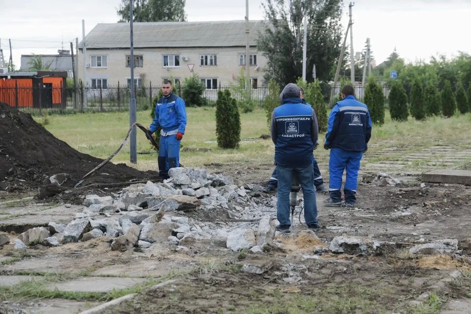 Губернатор Вячеслав Федорищев проконтролировал ход работ на Аллее Боевой и Трудовой Славы вместе с Елизаветой Сергеевной Шевалевой Губернатор Вячеслав Федорищев проконтролировал ход работ на Аллее Боевой и Трудовой Славы вместе с Елизаветой Сергеевной Шевалевой