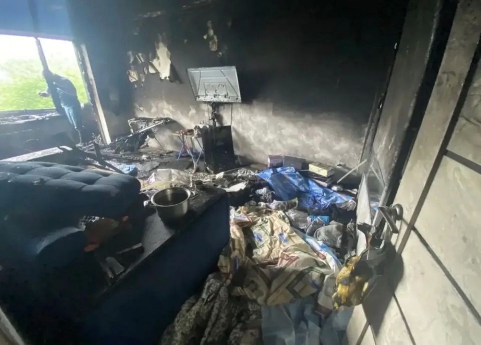 Страшный пожар оставил семью без дома и всего самого необходимого Страшный пожар оставил семью без дома и всего самого необходимого