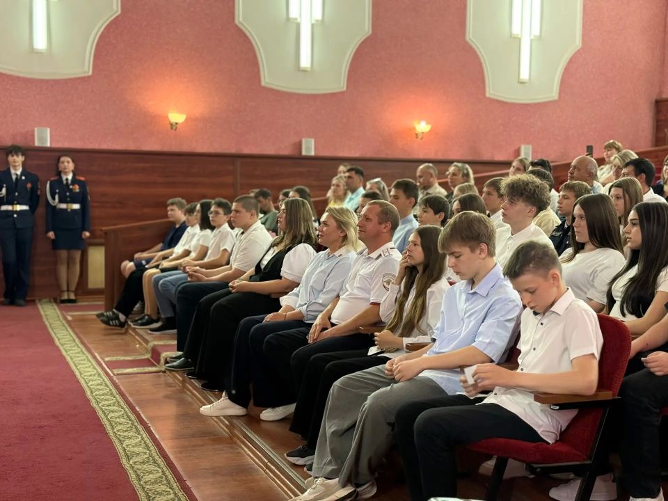 Мы — граждане России!. В преддверии Дня России в Управлении МВД России по городу Тольятти состоялось торжественное событие Мы — граждане России!. В преддверии Дня России в Управлении МВД России по городу Тольятти состоялось торжественное событие