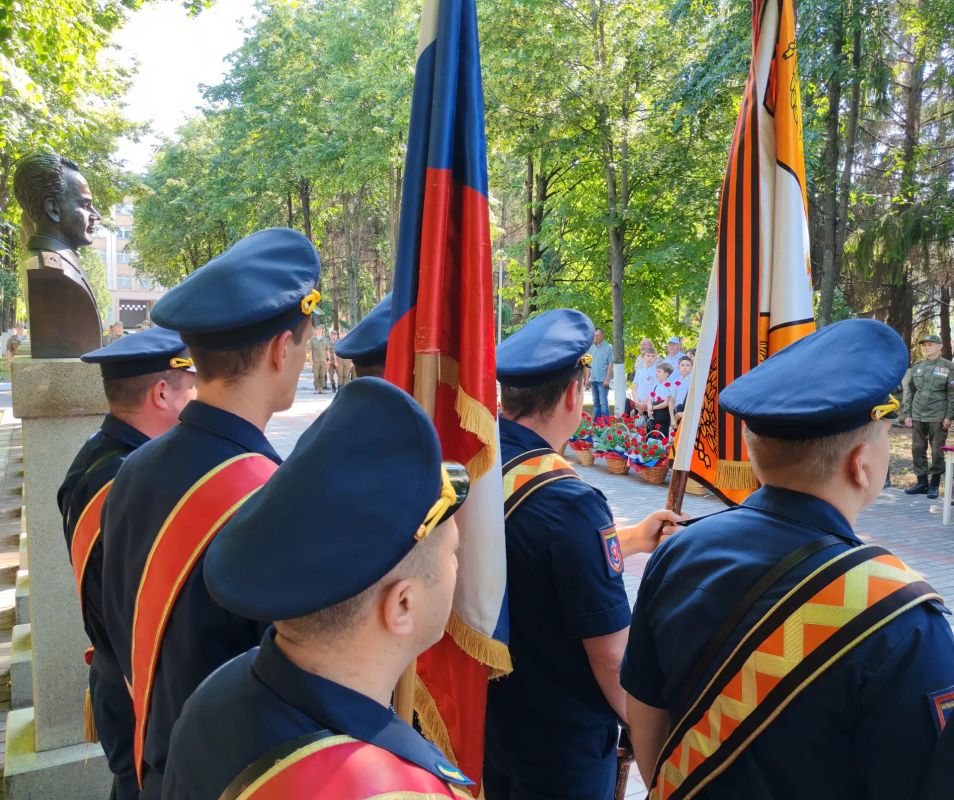 Долг, мужество и отвага. В преддверии Дня России в Тольятти вручили награды военнослужащим — участникам специальной военной операции Долг, мужество и отвага. В преддверии Дня России в Тольятти вручили награды военнослужащим — участникам специальной военной операции