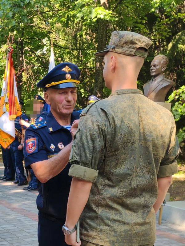 Долг, мужество и отвага. В преддверии Дня России в Тольятти вручили награды военнослужащим — участникам специальной военной операции Долг, мужество и отвага. В преддверии Дня России в Тольятти вручили награды военнослужащим — участникам специальной военной операции