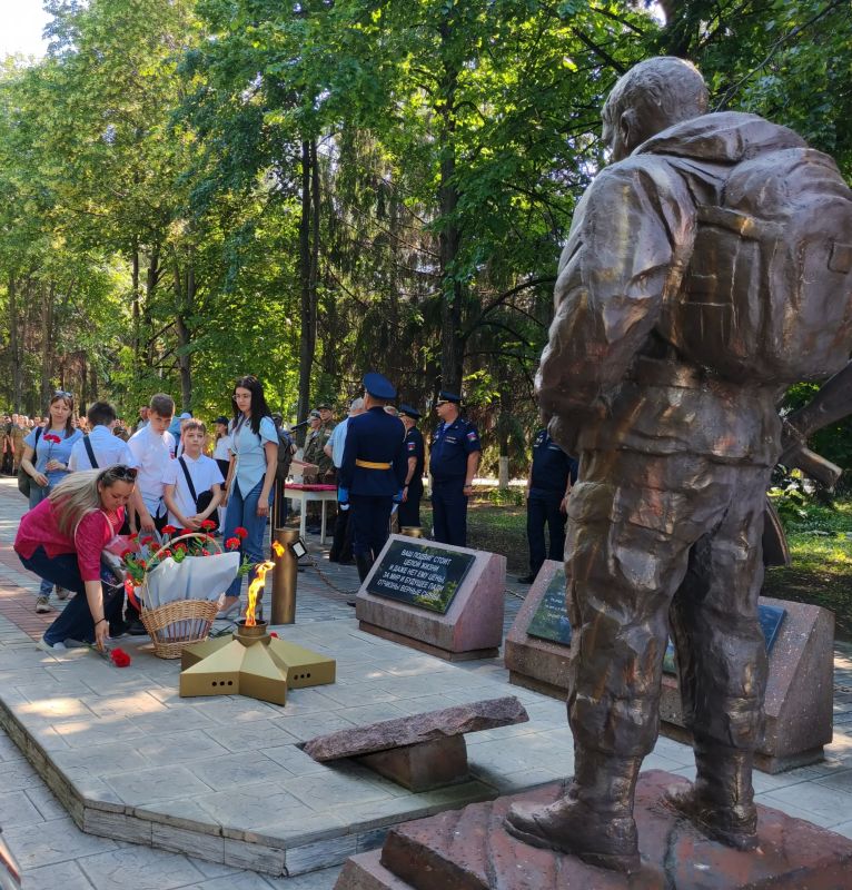 Долг, мужество и отвага. В преддверии Дня России в Тольятти вручили награды военнослужащим — участникам специальной военной операции Долг, мужество и отвага. В преддверии Дня России в Тольятти вручили награды военнослужащим — участникам специальной военной операции