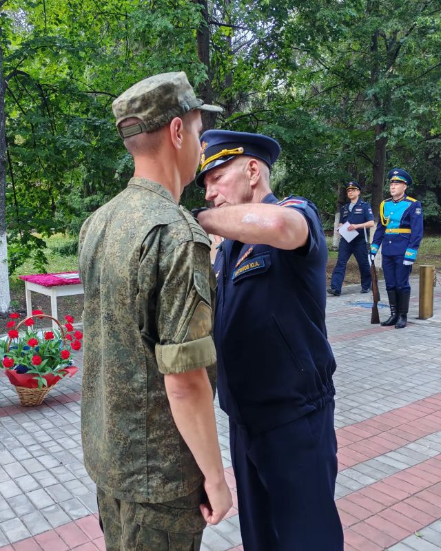Долг, мужество и отвага. В преддверии Дня России в Тольятти вручили награды военнослужащим — участникам специальной военной операции Долг, мужество и отвага. В преддверии Дня России в Тольятти вручили награды военнослужащим — участникам специальной военной операции