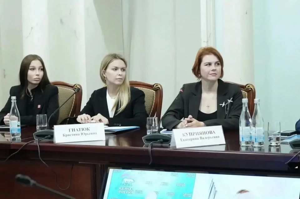 «Единая Россия» в Самарской области: кто войдёт в новый состав политсовета и как готовят предвыборную программу «Единая Россия» в Самарской области: кто войдёт в новый состав политсовета и как готовят предвыборную программу