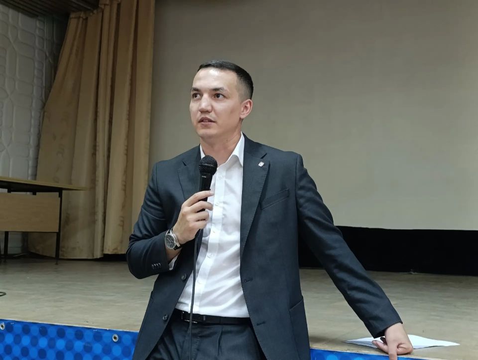 О спорте и не только!. По поручению главы Тольятти Ильи Сухих продолжаются встречи жителей с первыми лицами городской администрации О спорте и не только!. По поручению главы Тольятти Ильи Сухих продолжаются встречи жителей с первыми лицами городской администрации
