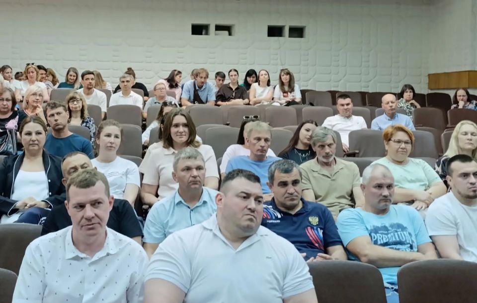 О спорте и не только!. По поручению главы Тольятти Ильи Сухих продолжаются встречи жителей с первыми лицами городской администрации О спорте и не только!. По поручению главы Тольятти Ильи Сухих продолжаются встречи жителей с первыми лицами городской администрации