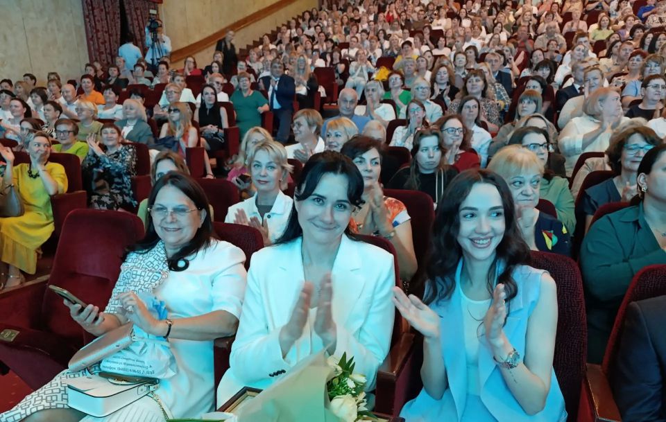 С наступающим праздником, наши дорогие медики! С наступающим праздником, наши дорогие медики!
