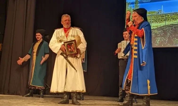 Казак, худрук, режиссер, отец! Казак, худрук, режиссер, отец!