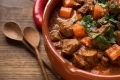 Гуляш из пяти видов мяса: простое счастье в каждой тарелке