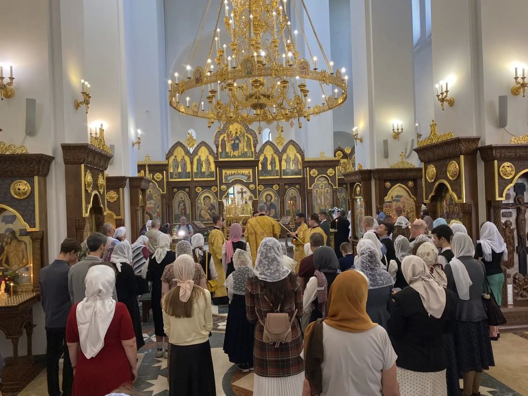 В Тольятти проходит праздничное богослужение по случаю 50-летнего юбилея протоиерея Димитрия Лескина В Тольятти проходит праздничное богослужение по случаю 50-летнего юбилея протоиерея Димитрия Лескина