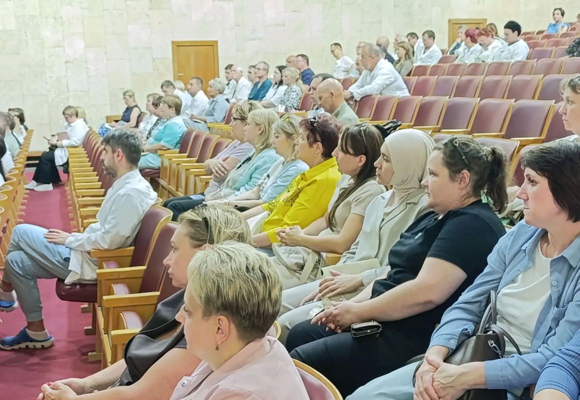 Медиков поздравили с праздником и поблагодарили за активное участие в жизни города Медиков поздравили с праздником и поблагодарили за активное участие в жизни города