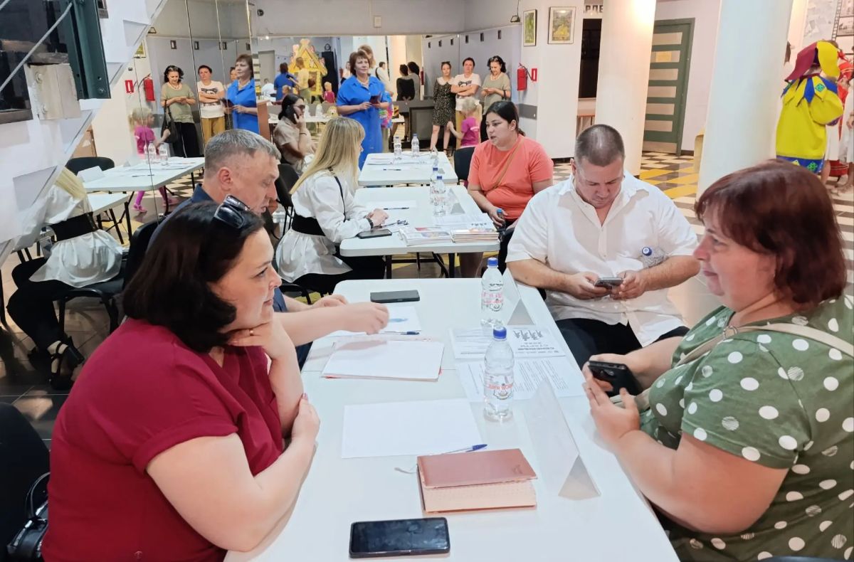 Тольяттинские семьи пригласили в городскую гостиную, чтобы поздравить с Днем семьи, любви и верности Тольяттинские семьи пригласили в городскую гостиную, чтобы поздравить с Днем семьи, любви и верности