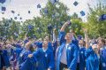 Юбилейный выпускной в ТГУ. Выпускникам Тольяттинского государственного университета вручили дипломы о высшем образовании, а наиболее отличившимся – медали губернатора, корпоративный знак «Зелёное яблоко», награды от...