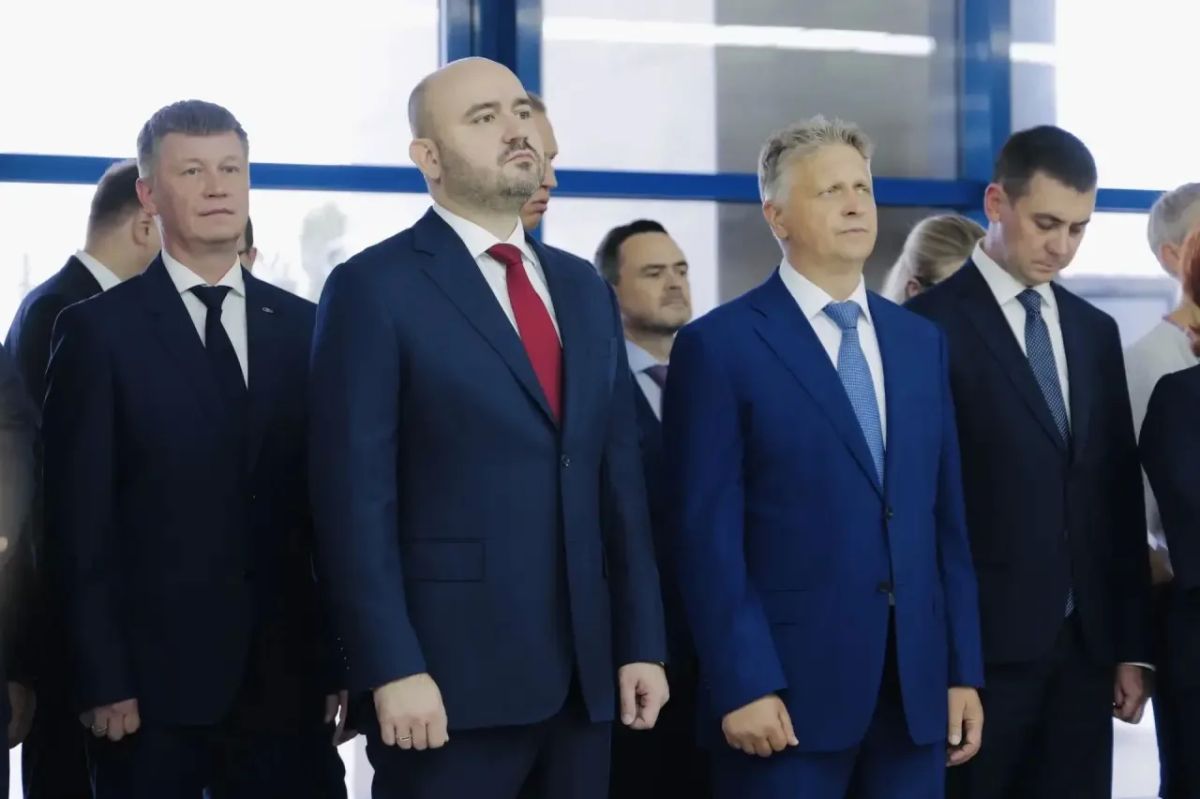 Вячеслав Федорищев вместе с заместителем Председателя Правительства РФ Александром Валентиновичем Новаком поздравили многотысячный коллектив АВТОВАЗа с приближающейся знаменательной датой - 60-летием со дня основания завода Вячеслав Федорищев вместе с заместителем Председателя Правительства РФ Александром Валентиновичем Новаком поздравили многотысячный коллектив АВТОВАЗа с приближающейся знаменательной датой - 60-летием со дня основания завода