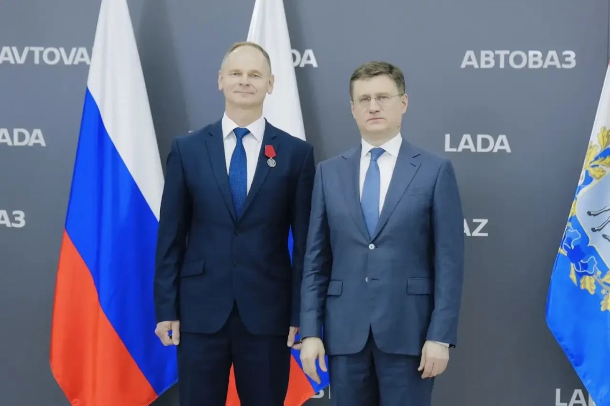 Вячеслав Федорищев вместе с заместителем Председателя Правительства РФ Александром Валентиновичем Новаком поздравили многотысячный коллектив АВТОВАЗа с приближающейся знаменательной датой - 60-летием со дня основания завода Вячеслав Федорищев вместе с заместителем Председателя Правительства РФ Александром Валентиновичем Новаком поздравили многотысячный коллектив АВТОВАЗа с приближающейся знаменательной датой - 60-летием со дня основания завода