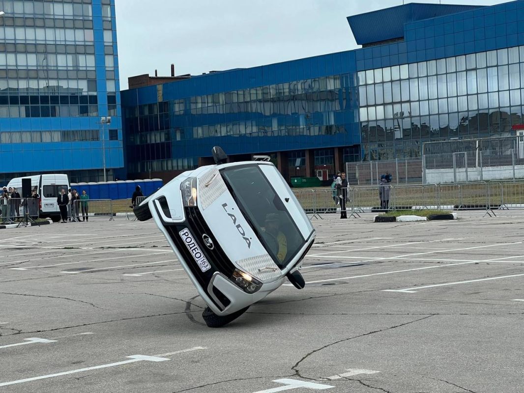 В гостях у автогиганта!. Сегодня АВТОВАЗ пригласил всех на День открытых дверей «Машина времени» В гостях у автогиганта!. Сегодня АВТОВАЗ пригласил всех на День открытых дверей «Машина времени»