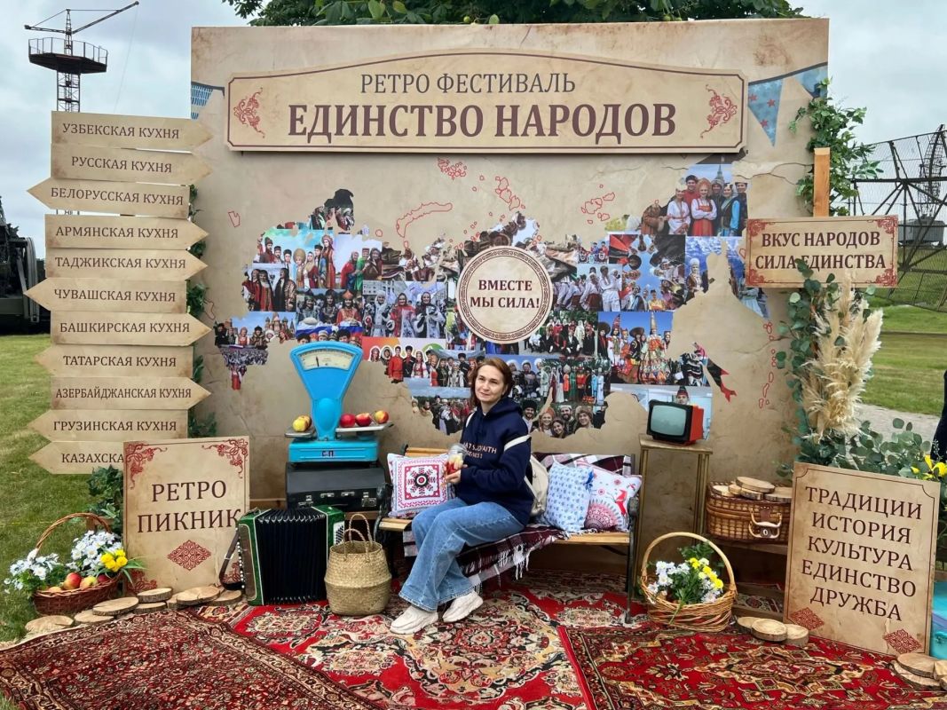 Окунулись в историю!. Тольятти в шестой раз стал площадкой, объединившей любителей ретротехники и атмосферы 60-х годов Окунулись в историю!. Тольятти в шестой раз стал площадкой, объединившей любителей ретротехники и атмосферы 60-х годов