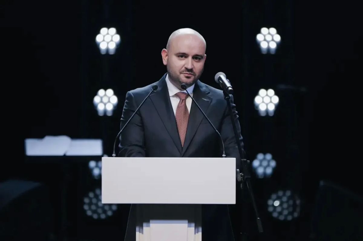 Вячеслав Федорищев вместе с Полномочным представителем Президента России в ПФО Игорем Анатольевичем Комаровым вручили награды сотрудникам АВТОВАЗа Вячеслав Федорищев вместе с Полномочным представителем Президента России в ПФО Игорем Анатольевичем Комаровым вручили награды сотрудникам АВТОВАЗа