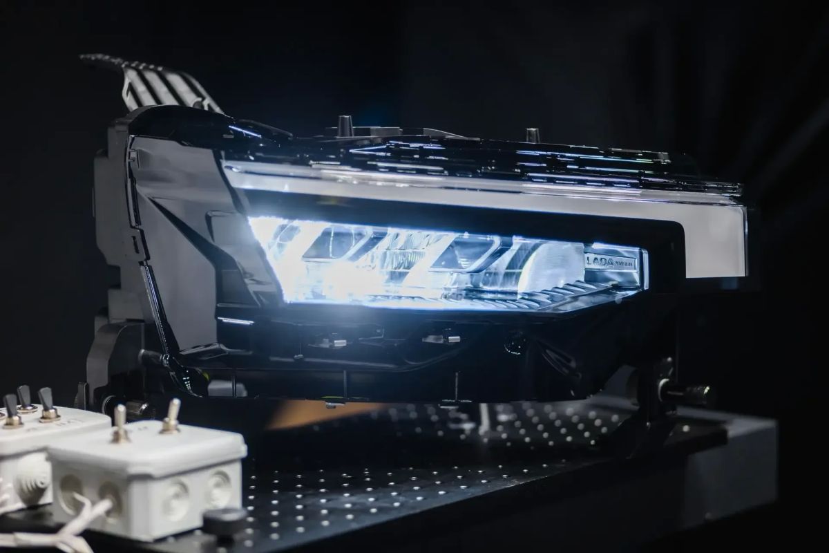 В Тольятти запустили производство фар и фонарей для Lada Azimut В Тольятти запустили производство фар и фонарей для Lada Azimut