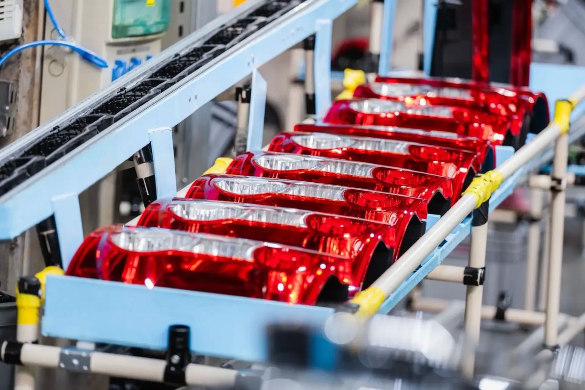 В Тольятти запустили производство фар и фонарей для Lada Azimut В Тольятти запустили производство фар и фонарей для Lada Azimut