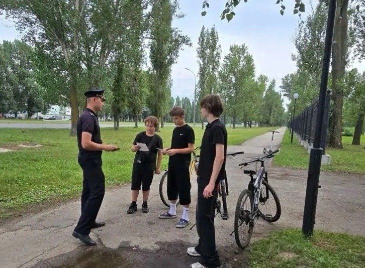 Сотрудники Госавтоинспекции Тольятти усилили профилактическую работу в местах массового отдыха несовершеннолетних: парках, скверах и на дворовых территориях Сотрудники Госавтоинспекции Тольятти усилили профилактическую работу в местах массового отдыха несовершеннолетних: парках, скверах и на дворовых территориях