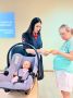 Сотрудники Госавтоинспекции Тольятти провели тренинг по безопасной перевозке детей и основам дорожной грамотности для пешеходов с колясками в перинатальном центре (родильном доме)