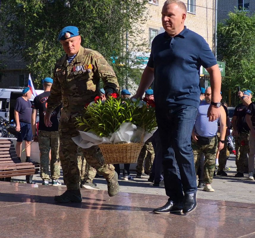 Никто, кроме нас!. Сегодня Тольятти вместе со всей страной отмечает День Воздушно-десантных войск Никто, кроме нас!. Сегодня Тольятти вместе со всей страной отмечает День Воздушно-десантных войск